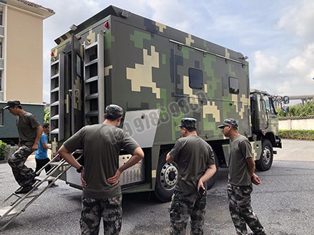 東風6x6軍用炊事車圖片4