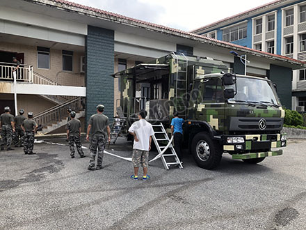 東風6x6軍用炊事車圖片3